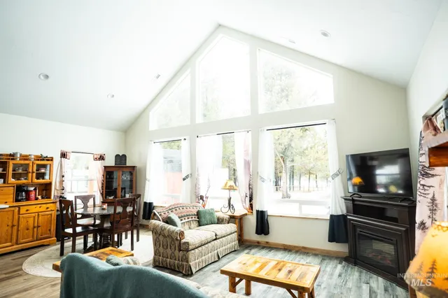 $499,900 | 22 West Prospectors Drive, Cascade, ID 83611