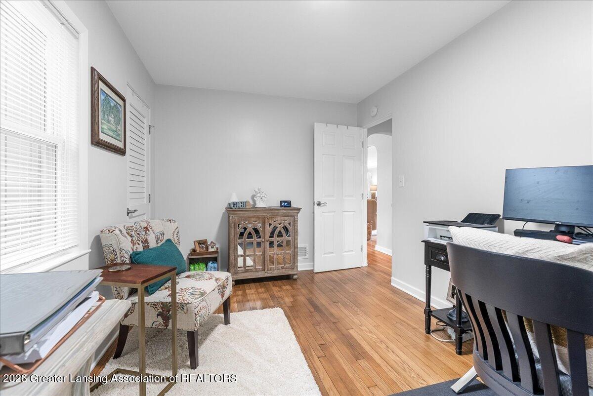 2176 Iroquois Road Okemos, MI 48864 - Photo 18 of 43 21-Media Jett - 28