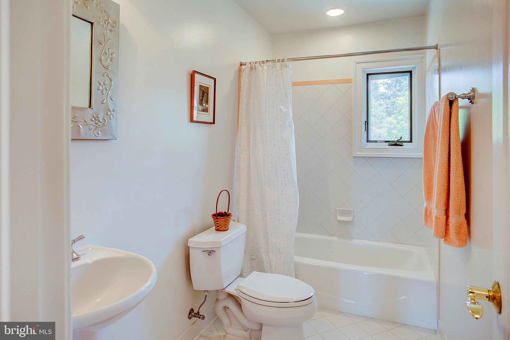 20781 Unison Road Round Hill, VA 20141 - Photo 38 of 64 Full bath upper level