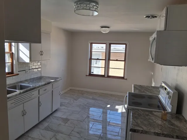 $2,400 | 360 Streamside Drive, Harvey, IL 60426