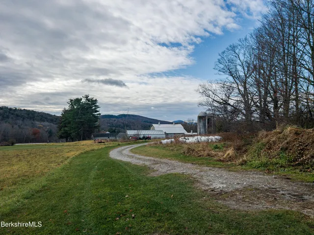 $1,850,000 | 1130 E Road, Richmond, MA 01254