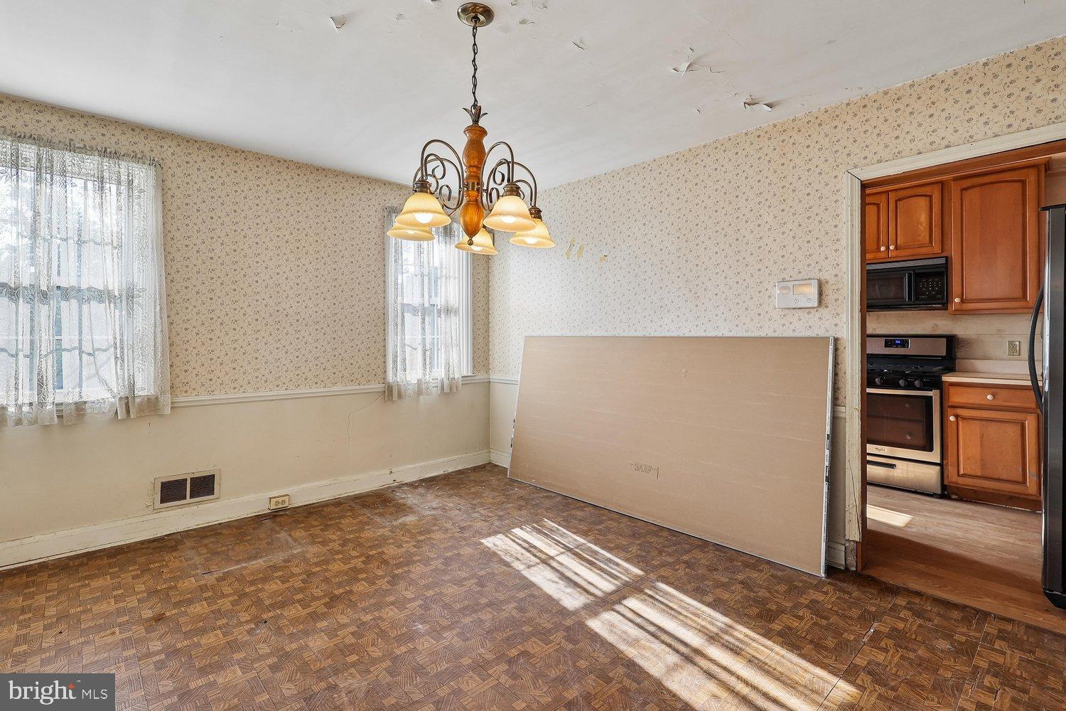 329 Whitfield Road Baltimore, MD 21228 - Photo 12 of 29 Dining Room