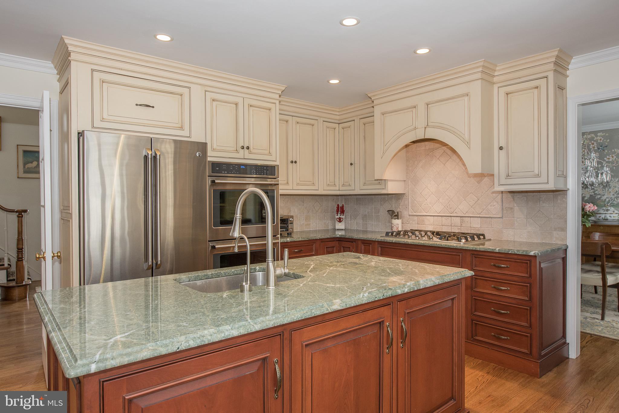 442 Waynesbrooke Road Berwyn, PA 19312 - Photo 13 of 28 Stainless appliances