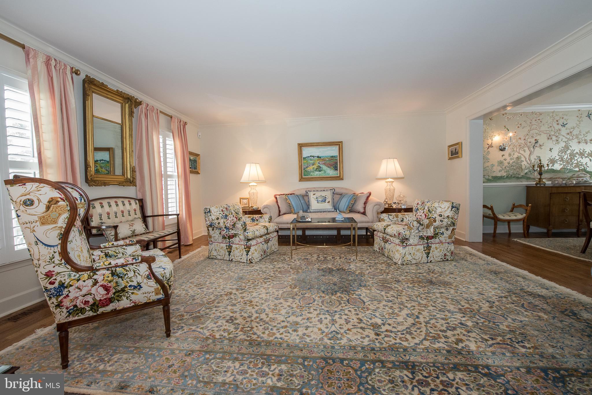 442 Waynesbrooke Road Berwyn, PA 19312 - Photo 3 of 28 Light, bright, stunning Living Room