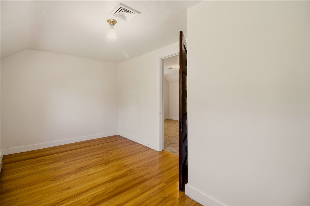 1861 East Main Road Portsmouth, RI 02871 - Photo 21 of 35 Bedroom 3
