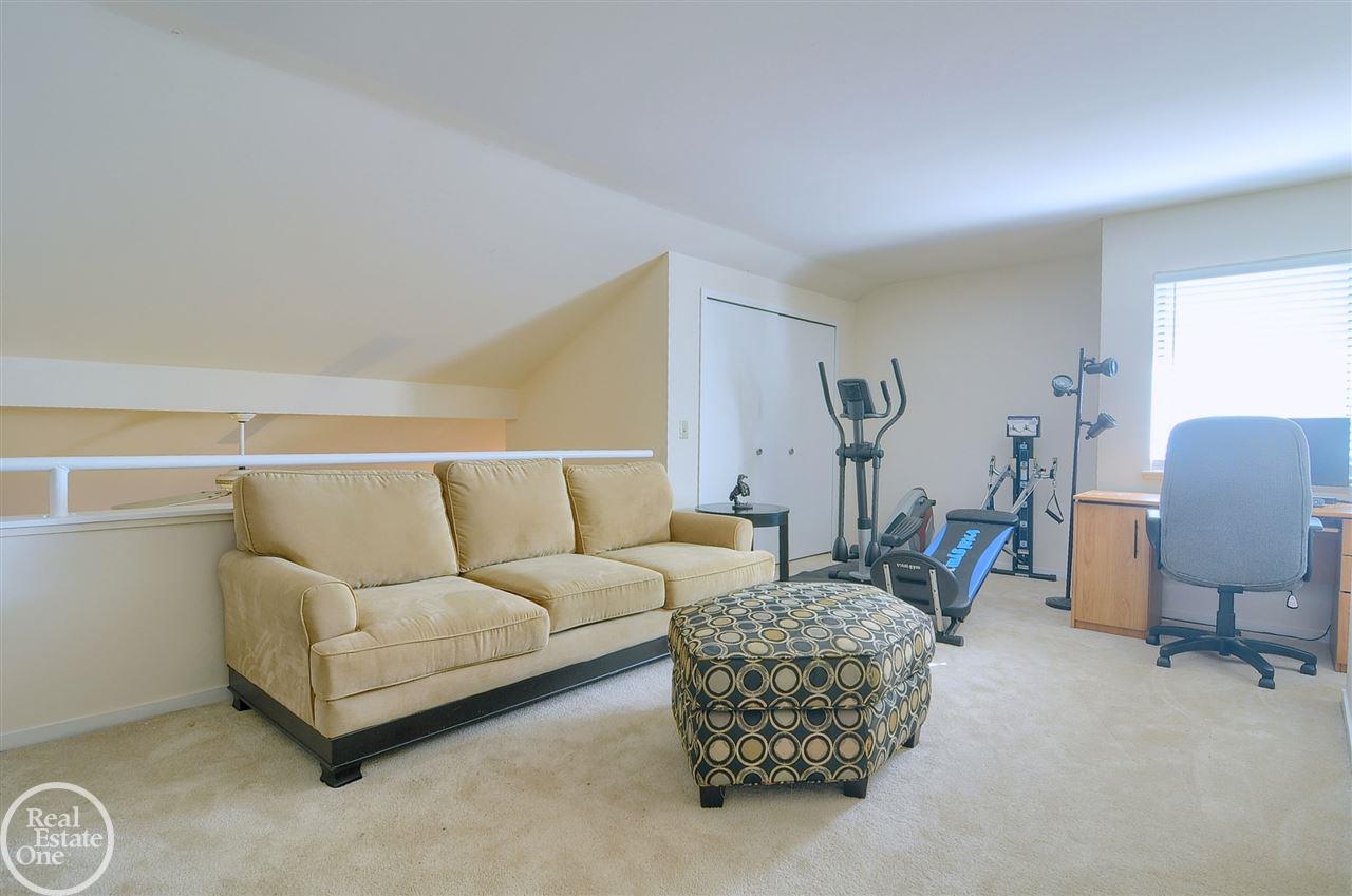 712 Eton Court Rochester, MI 48307 - Photo 18 of 28 50027903-17.JPG