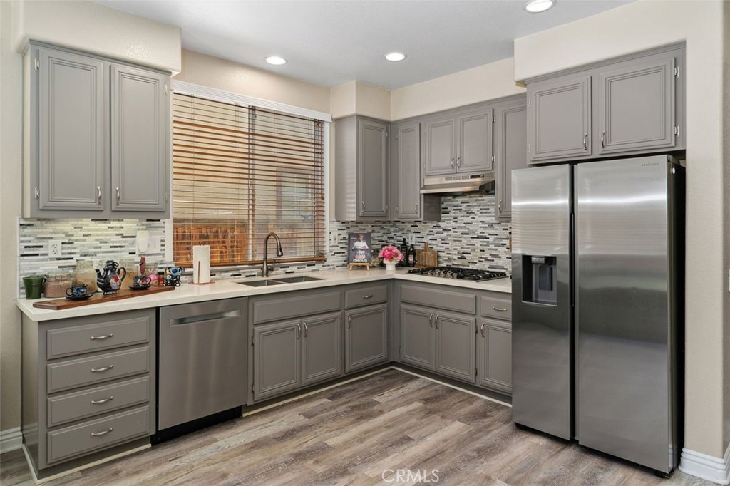 4255 Pondhill Court Riverside, CA 92505 - Photo 5 of 25