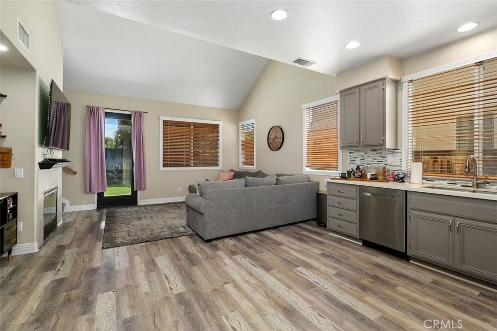 4255 Pondhill Court Riverside, CA 92505 - Photo 8 of 25