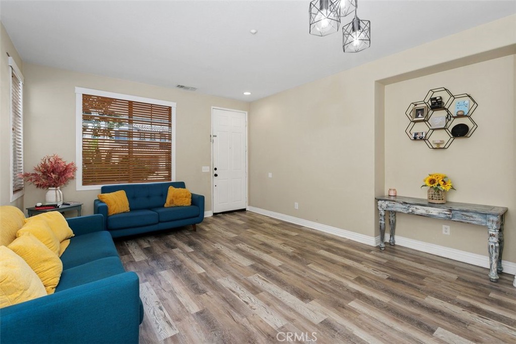 4255 Pondhill Court Riverside, CA 92505 - Photo 10 of 25