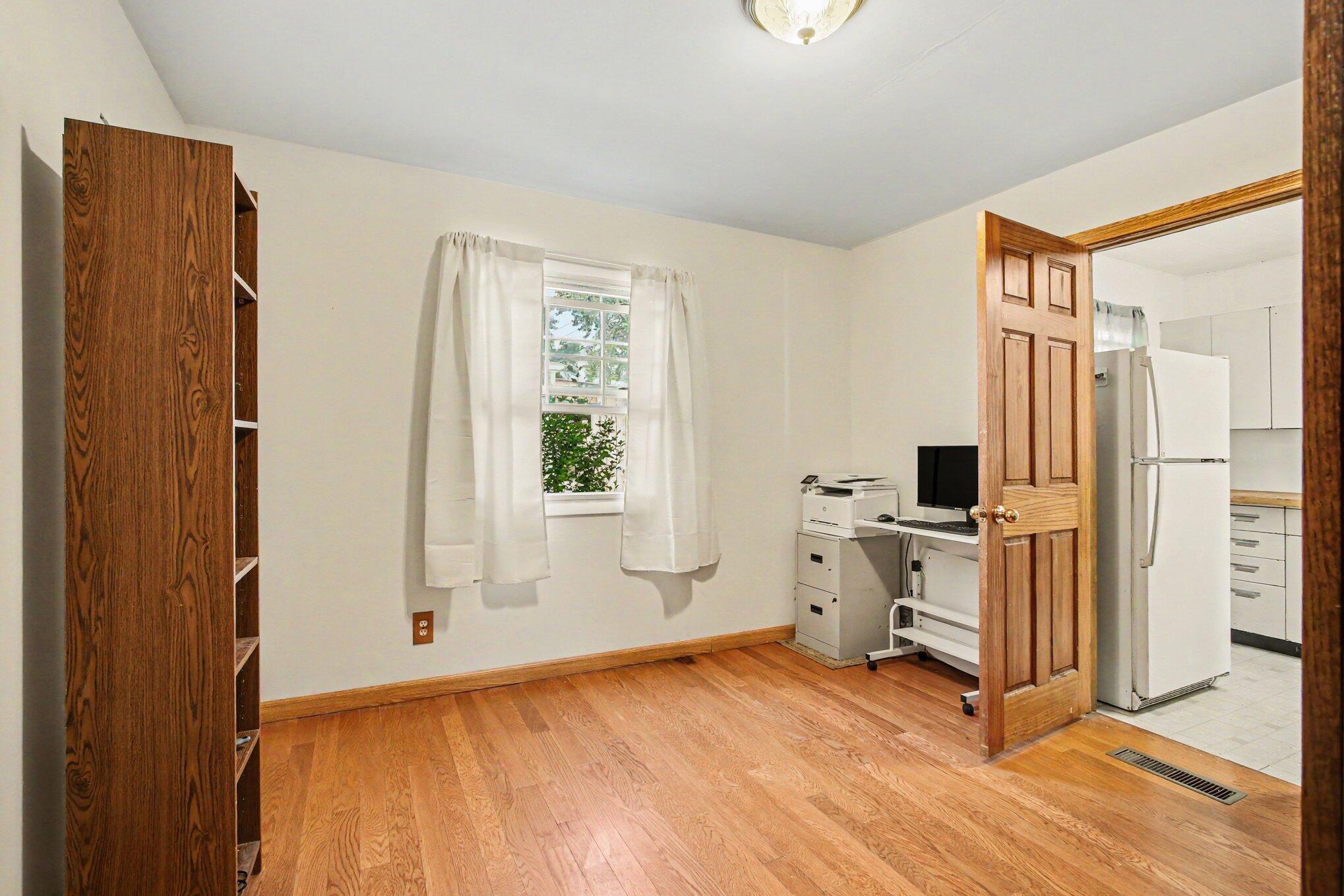 8016 Gordon Place Highland, IN 46322 - Photo 15 of 28 2038x1359