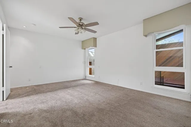 a view of entryway with bathtub