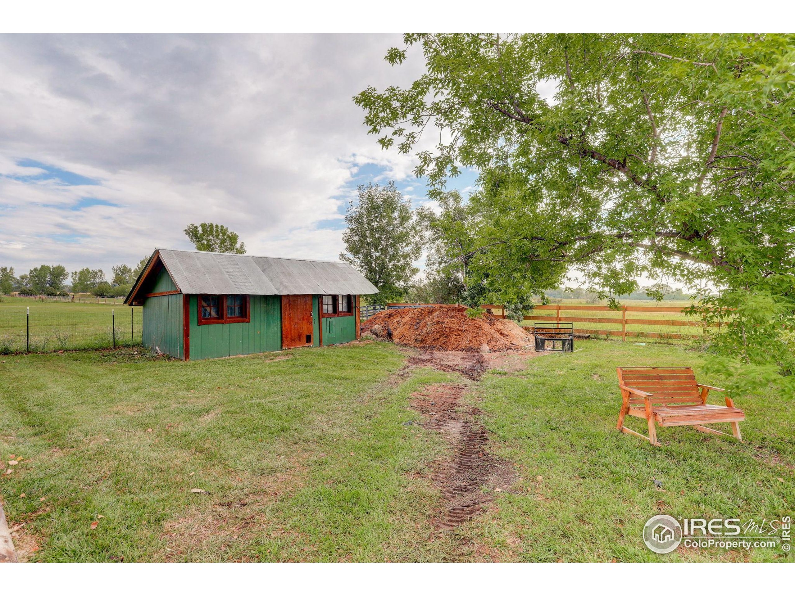 3625 Nimbus Road Longmont, CO 80503 - Photo 40 of 48 a backyard of a house with table and chairs