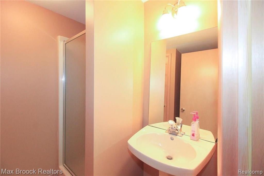 3251 Kilburn Road West Rochester Hills, MI 48306 - Photo 46 of 53