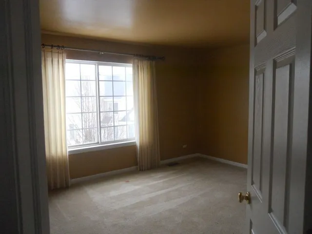 $3,400 | 524 East Knox Street, Palatine, IL 60074