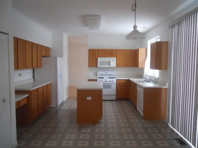 $3,400 | 524 East Knox Street, Palatine, IL 60074