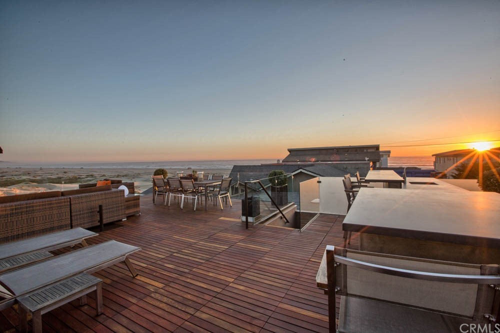 1839 Strand Way Oceano, CA 93445 - Photo 38 of 47 a terrace with a city view