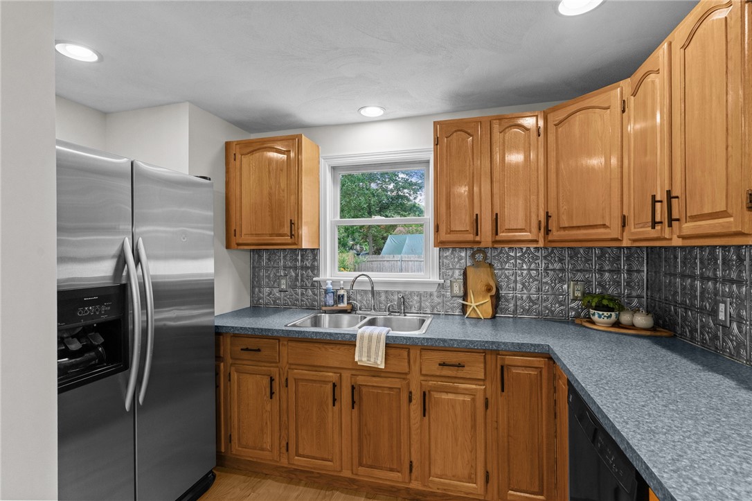 188 Reynolds Avenue Warwick, RI 02889 - Photo 27 of 47