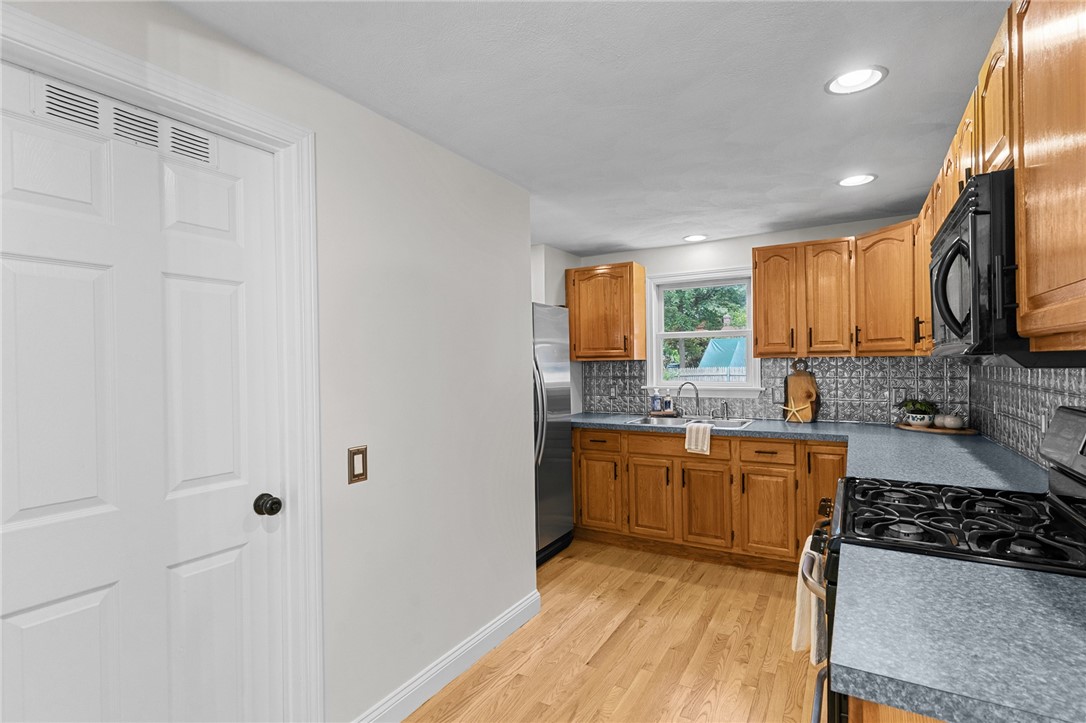 188 Reynolds Avenue Warwick, RI 02889 - Photo 28 of 47