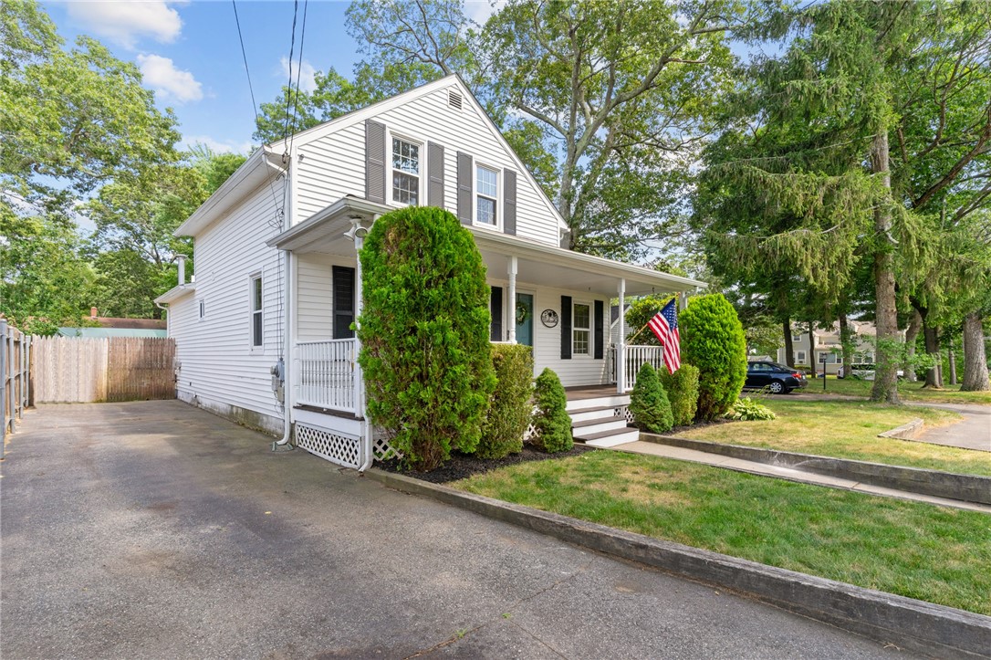 188 Reynolds Avenue Warwick, RI 02889 - Photo 3 of 47