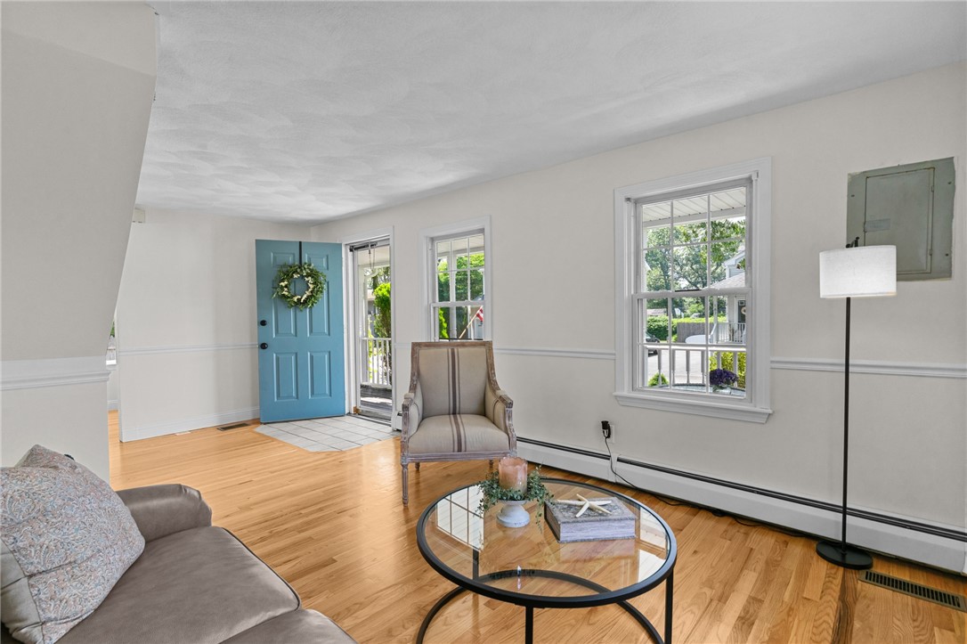 188 Reynolds Avenue Warwick, RI 02889 - Photo 10 of 47