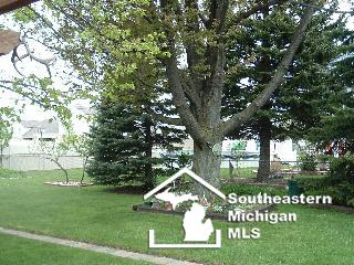 960 South Raisinville Road Monroe, MI 48161 - Photo 3 of 15 462325-2.JPG