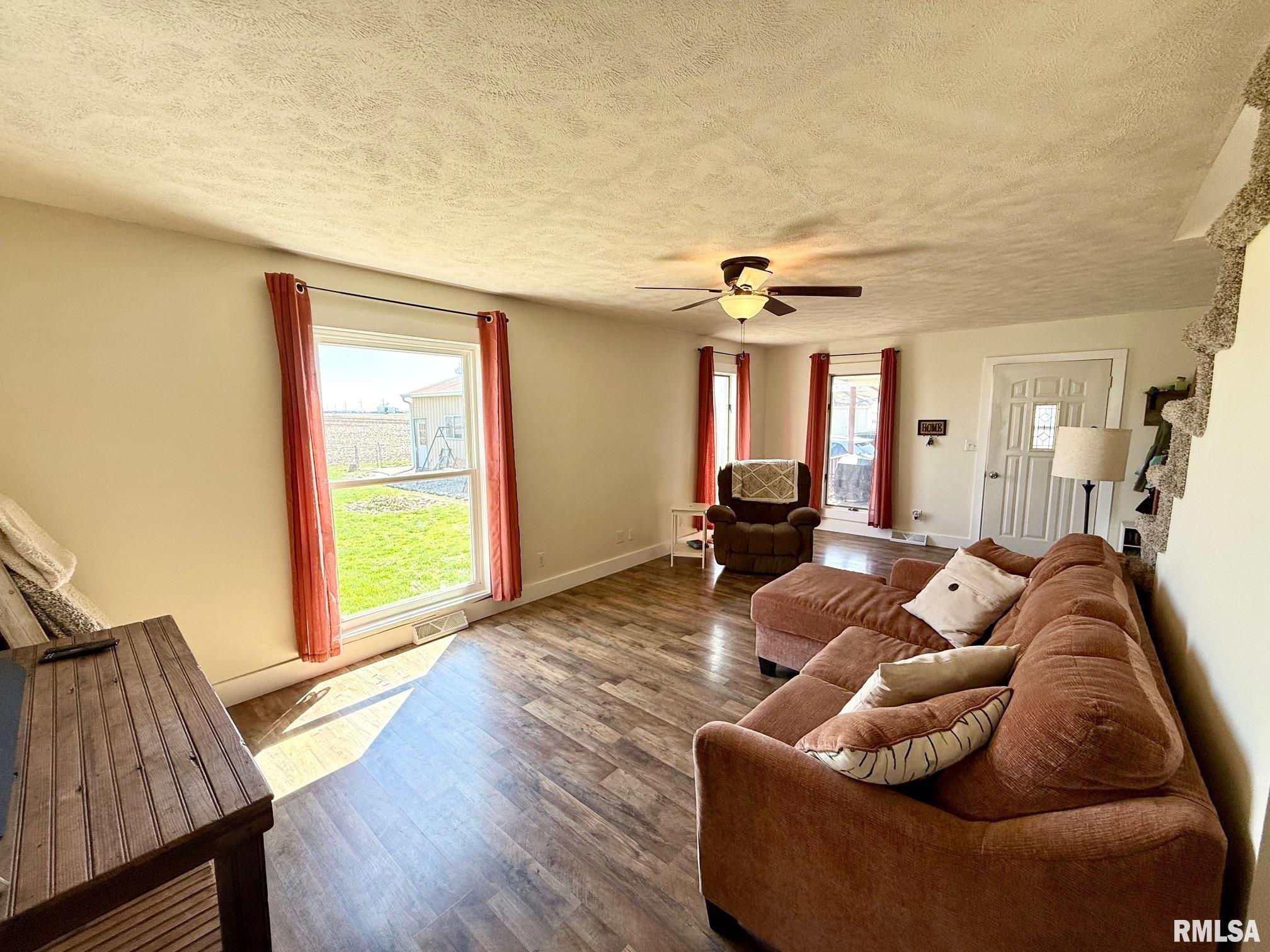 1736 600th Avenue Lincoln, IL 62656 - Photo 5 of 37