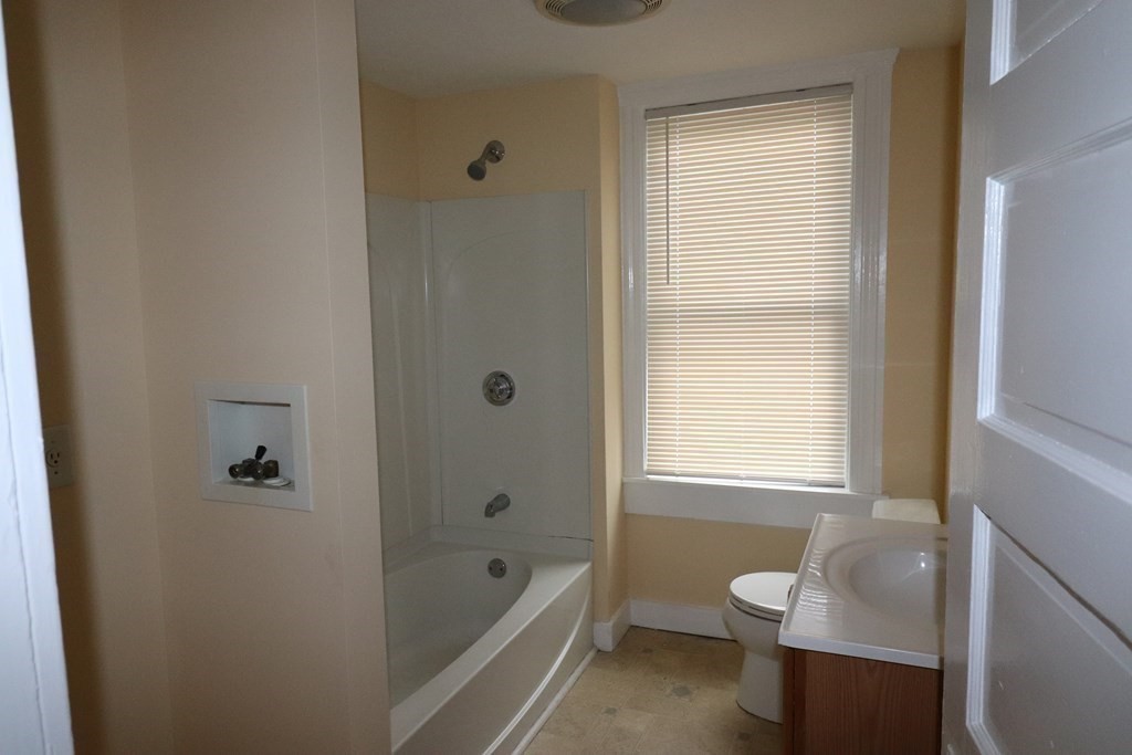13 Marland Road Worcester, MA 01606 - Photo 8 of 10 Gallery Image 8