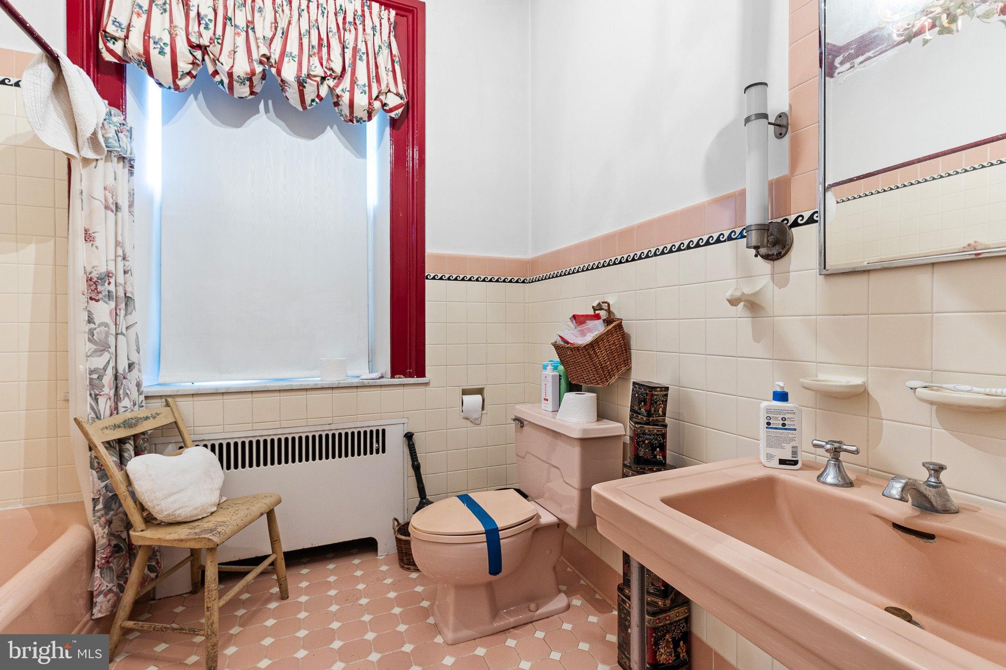 692 Bayview Road Middletown, DE 19709 - Photo 33 of 37 a bathroom with a sink and a mirror