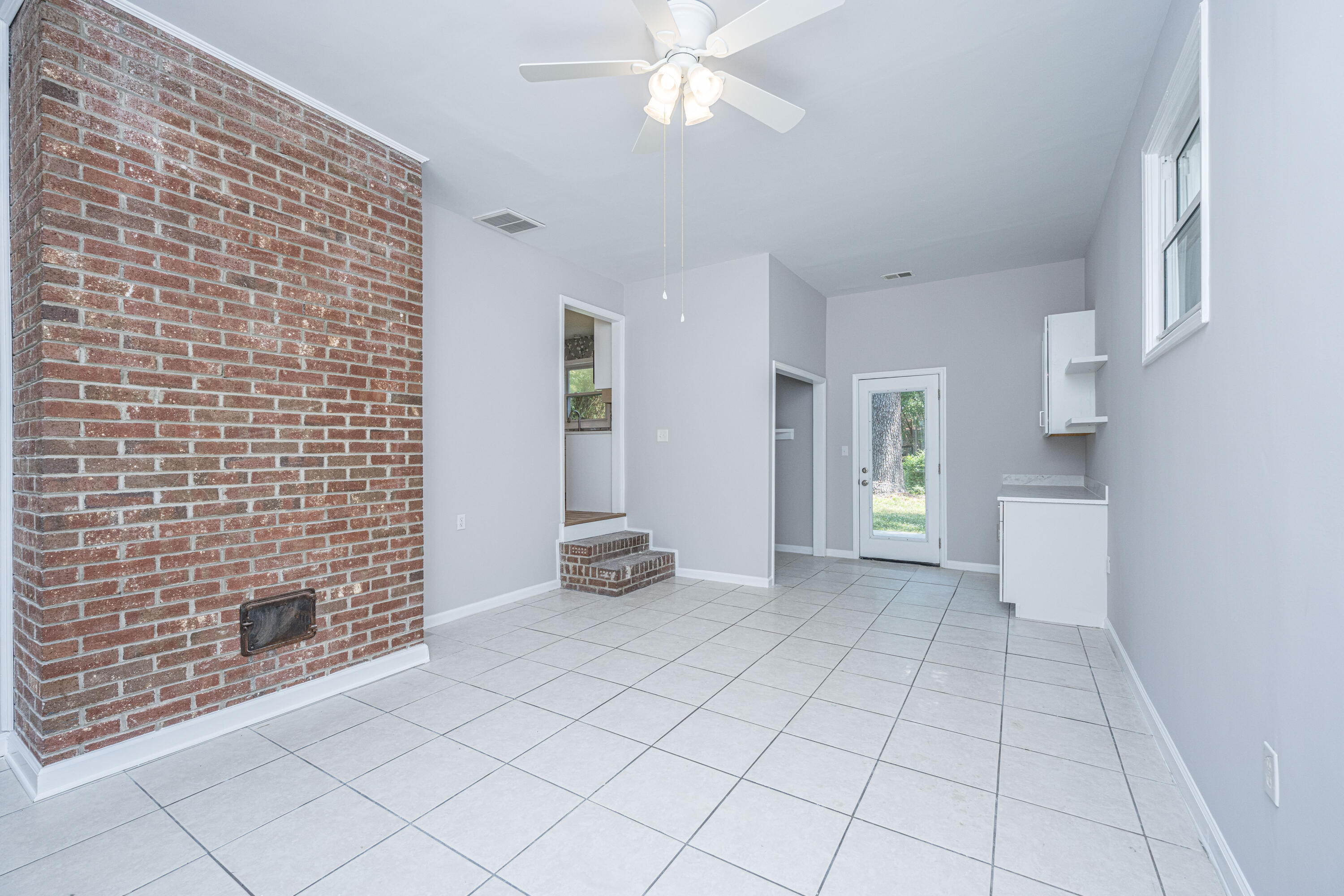 113 Monroe Drive Ladson, SC 29456 - Photo 11 of 29 113Monroe020