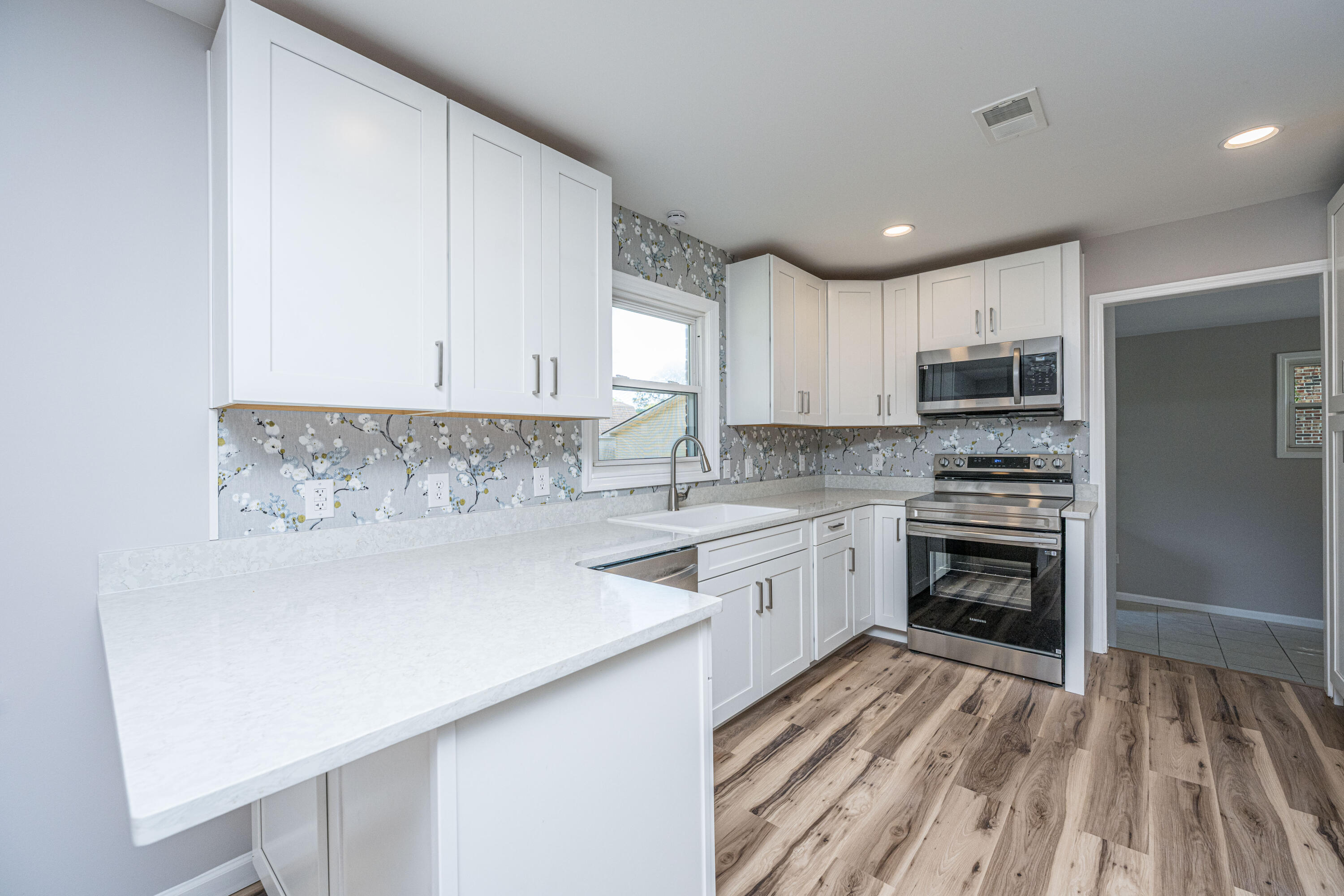 113 Monroe Drive Ladson, SC 29456 - Photo 8 of 29 113Monroe015