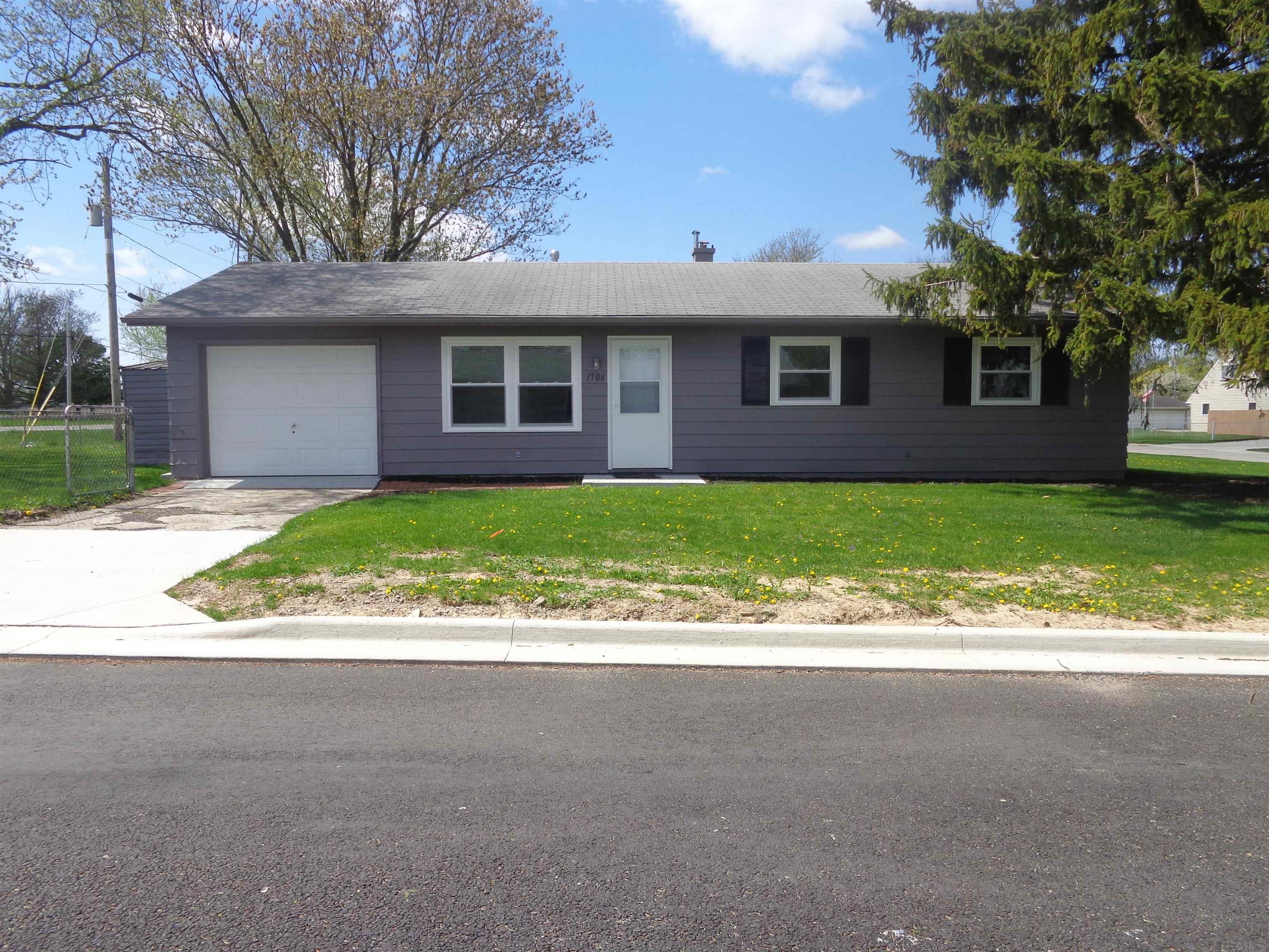 1706 Woodmere Drive, New Haven, IN 46774 Compass