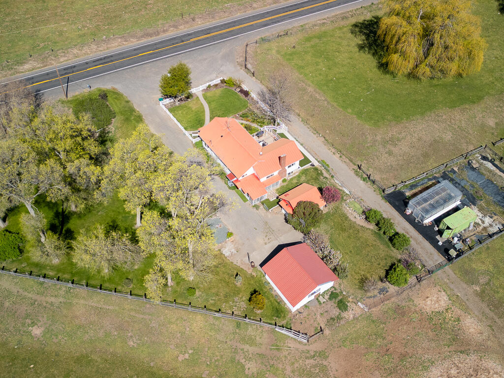 4650 Lower Klamath Lake Road Klamath Falls, OR 97603 - Photo 3 of 37 41 house2 aerial