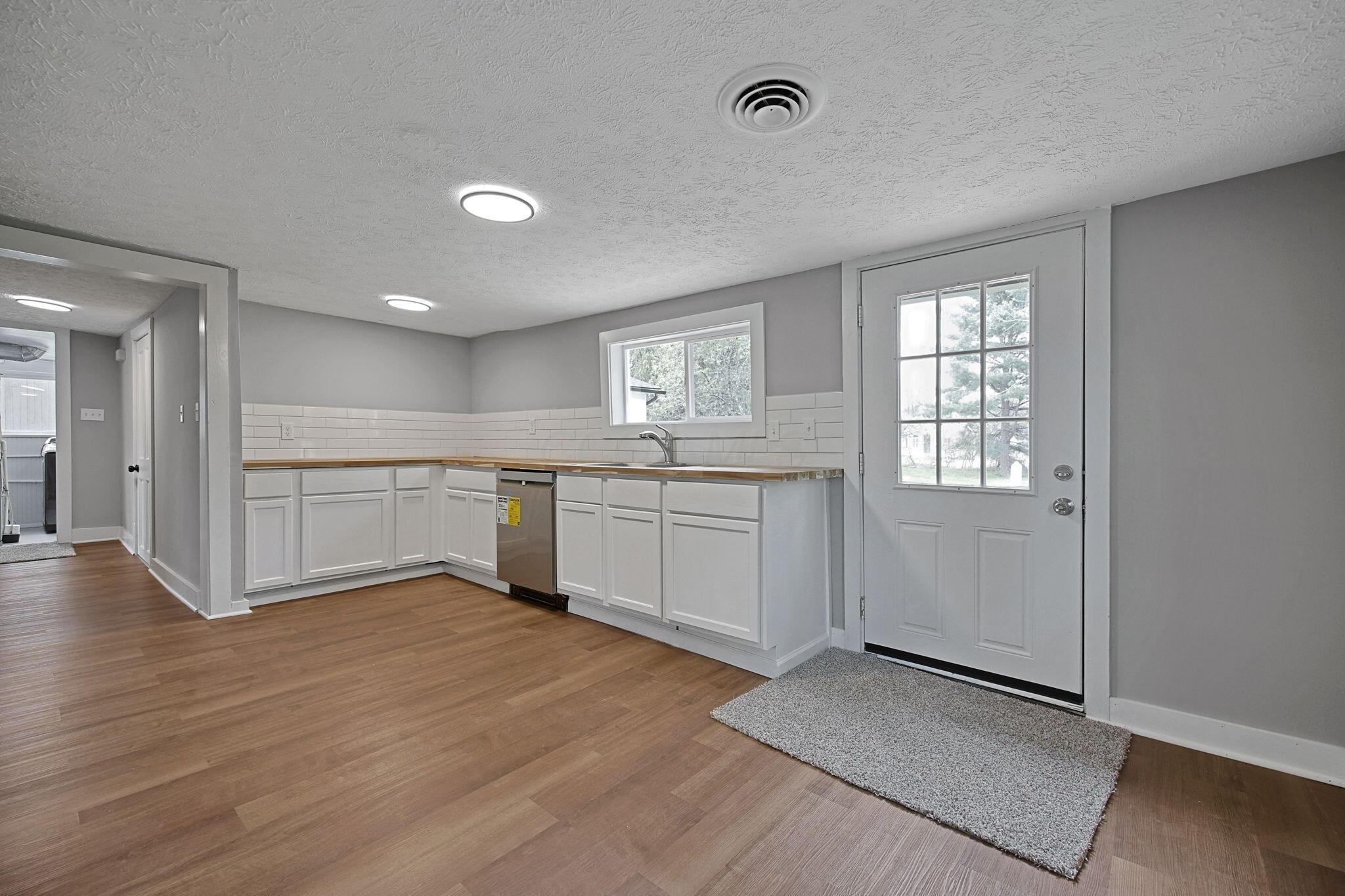 8620 Lithopolis Road Northwest Carroll, OH 43112 - Photo 19 of 50 Kitchen Eating Area