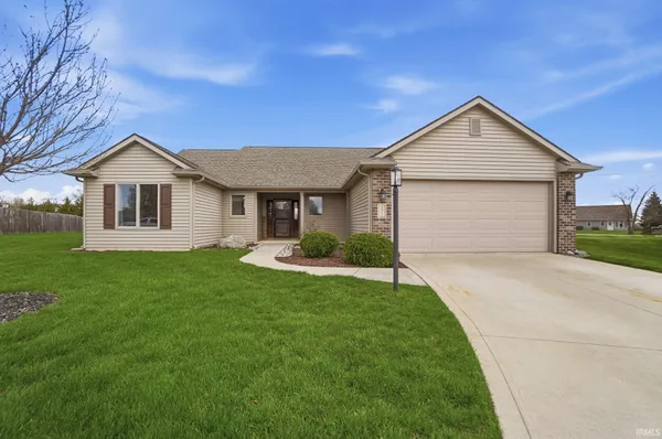 $315,000 | 1672 Sunpointe Cove, New Haven, IN 46774