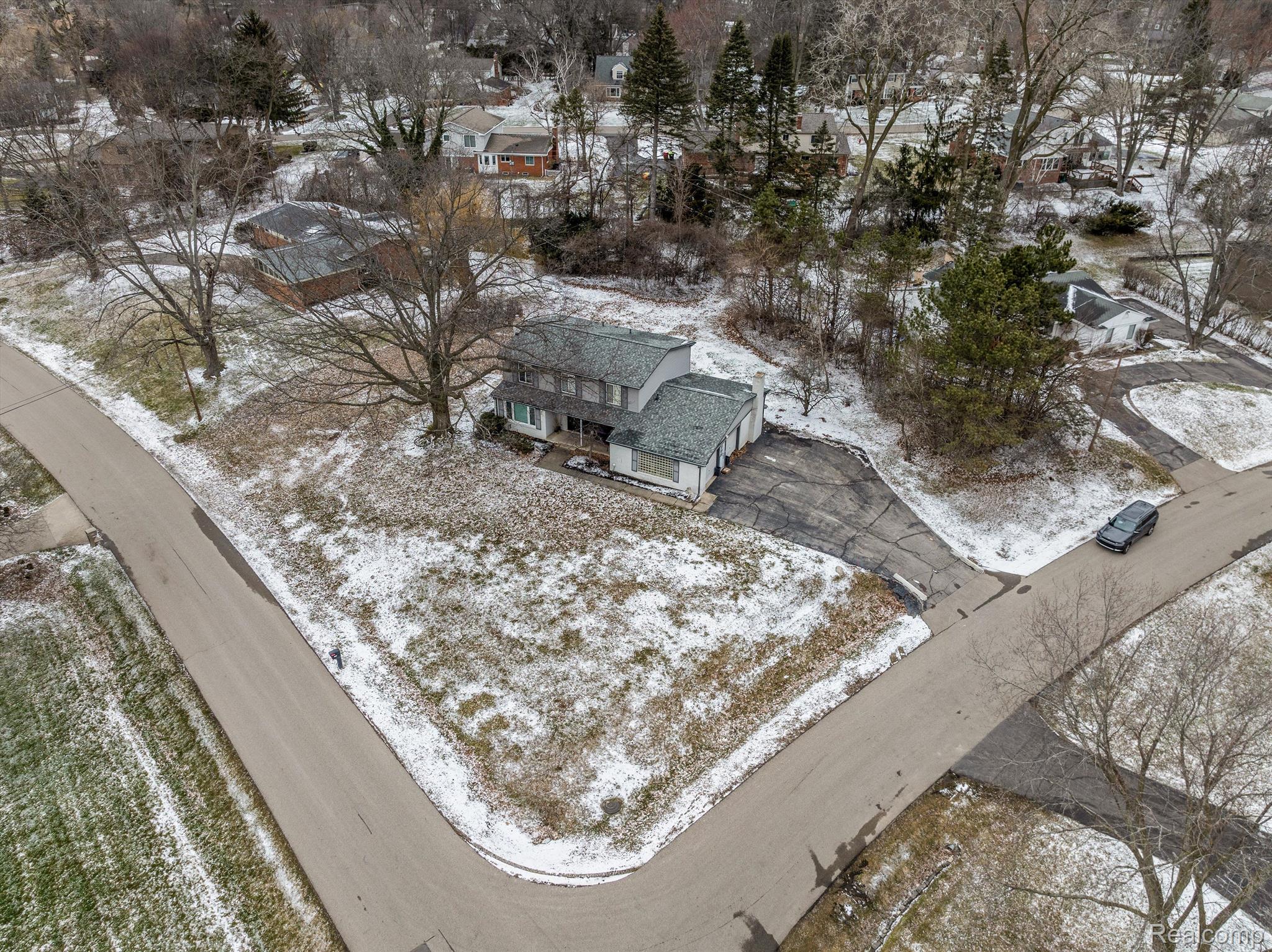 4223 Fieldbrook Road West Bloomfield, MI 48323 - Photo 4 of 31 Large Cornet Lot w Privacy