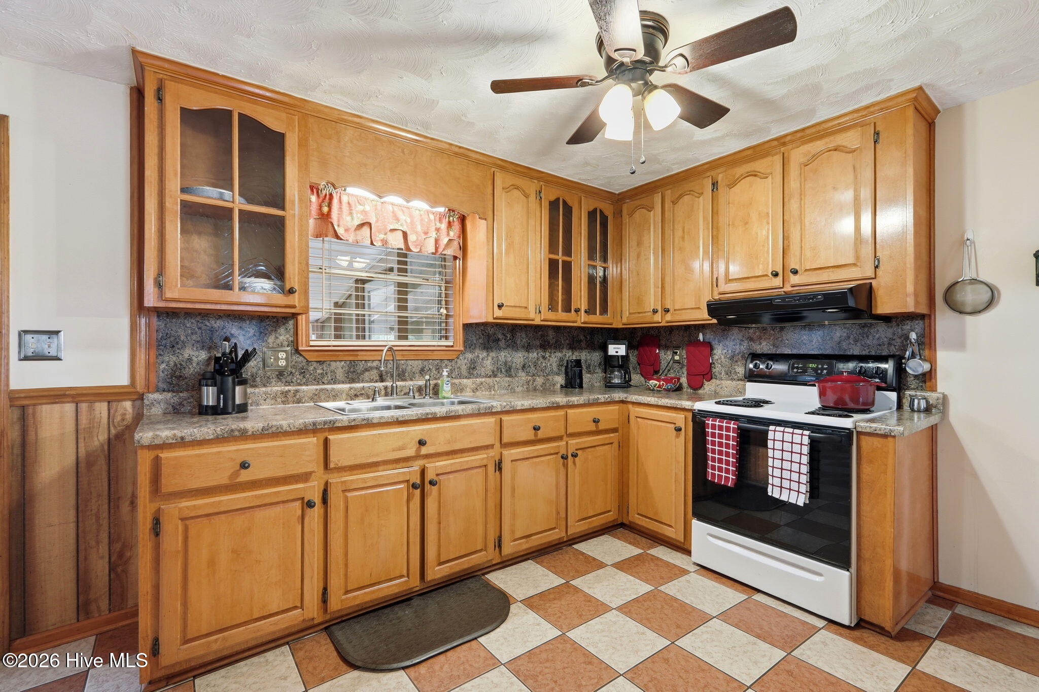 284 Laurel Road Beaufort, NC 28516 - Photo 22 of 41 Kitchen