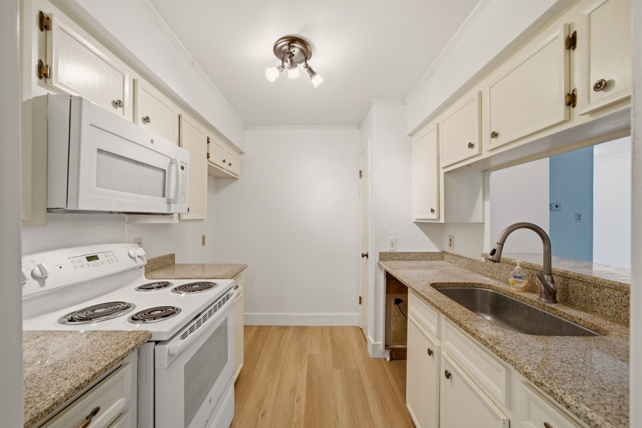 3 Hideaway Drive Friendswood, TX 77546 - Photo 5 of 15 a kitchen with a sink stove and cabinets