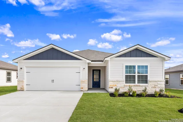 $319,900 | 16021 Stratford Cove, Lytle, TX 78052