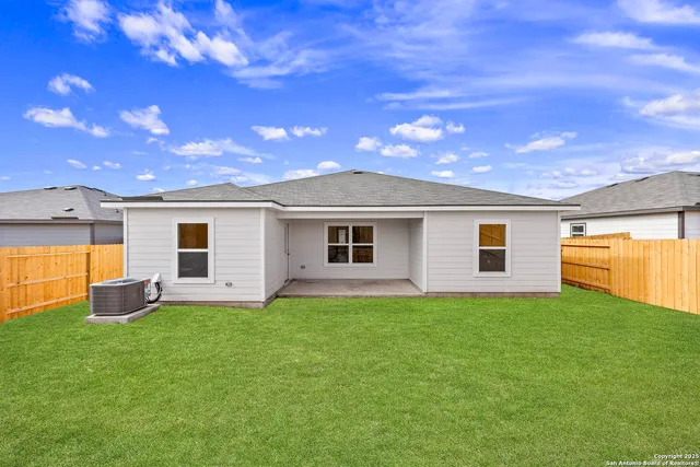 $319,900 | 16021 Stratford Cove, Lytle, TX 78052