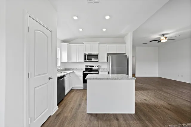 $319,900 | 16021 Stratford Cove, Lytle, TX 78052