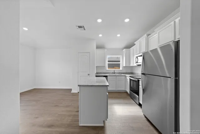 $319,900 | 16021 Stratford Cove, Lytle, TX 78052