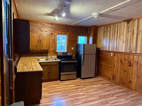 $1,400 | 9 Whitcomb Street, Unit 2L, Webster, MA 01570