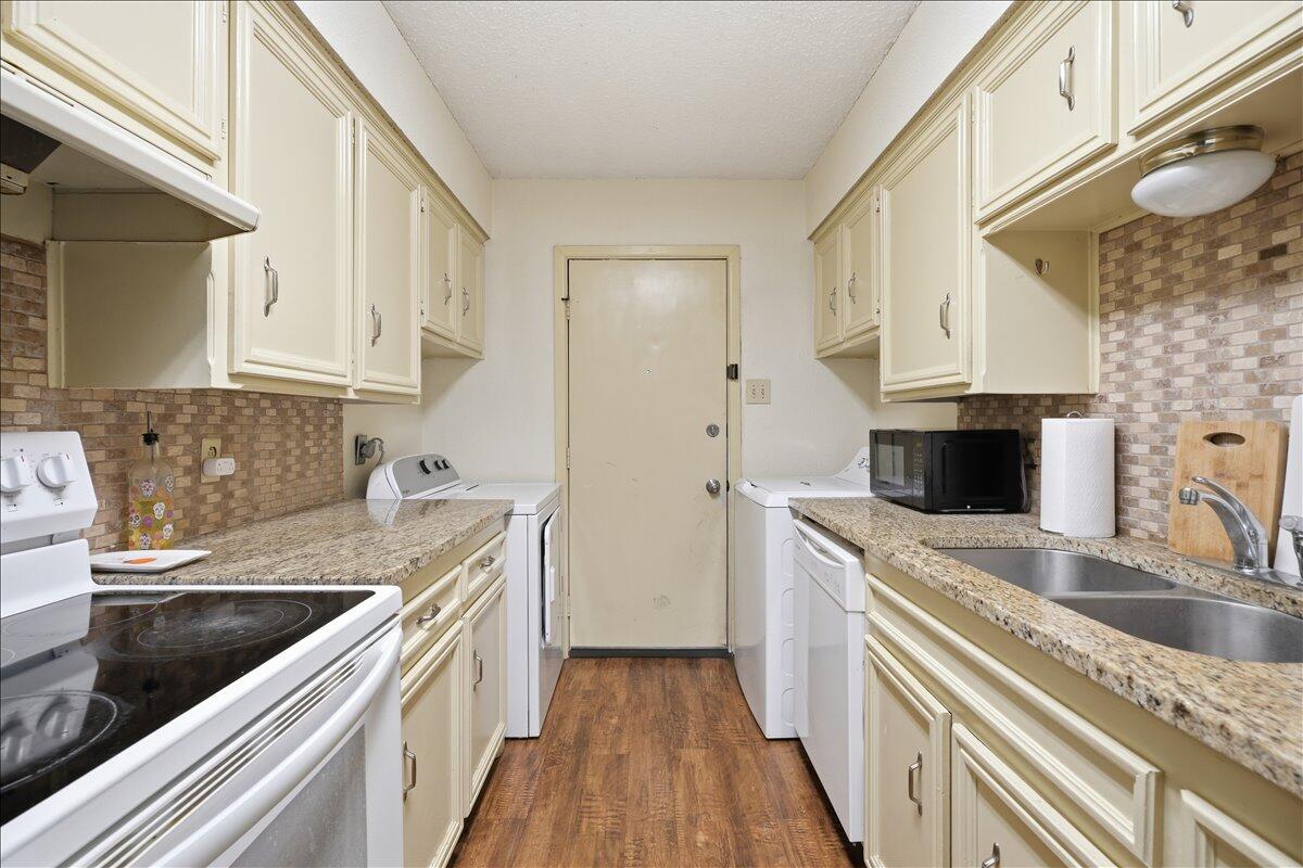 4745 2nd Street Lubbock, TX 79416 - Photo 7 of 16 Kitchen