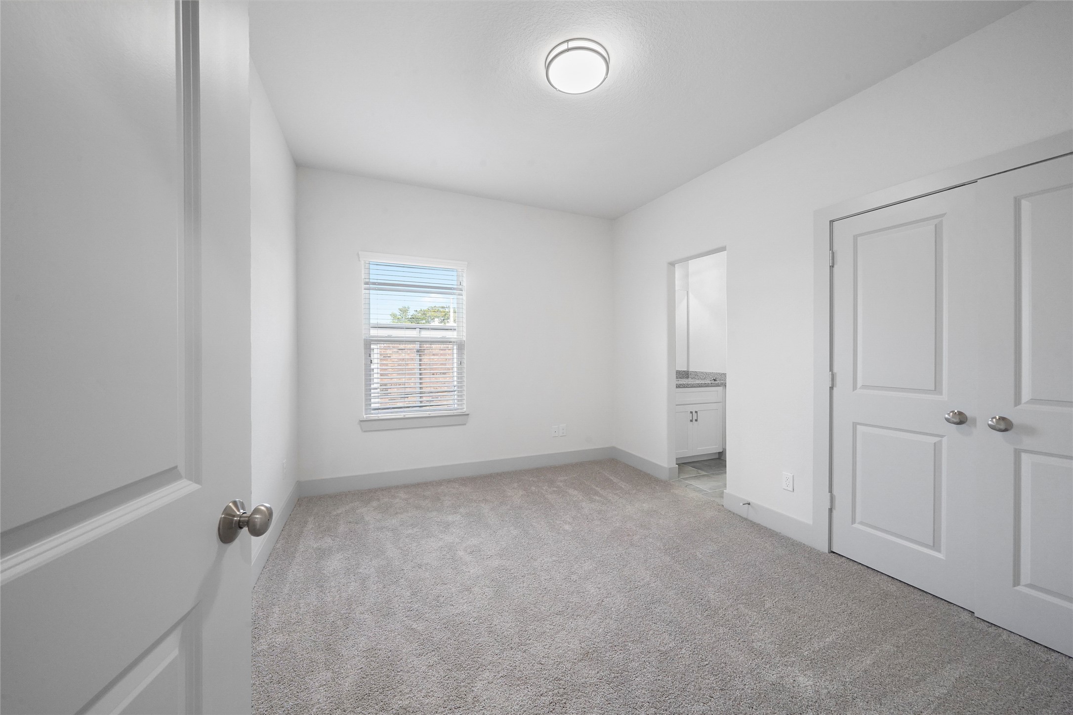 7242 St Augustine Street, Unit B Houston, TX 77021 - Photo 11 of 20 *INTERIOR PHOTOS TAKEN PRIOR TO CURRENT TENANT*