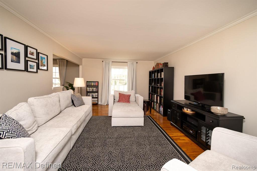 674 Campus Road Rochester Hills, MI 48309 - Photo 6 of 48