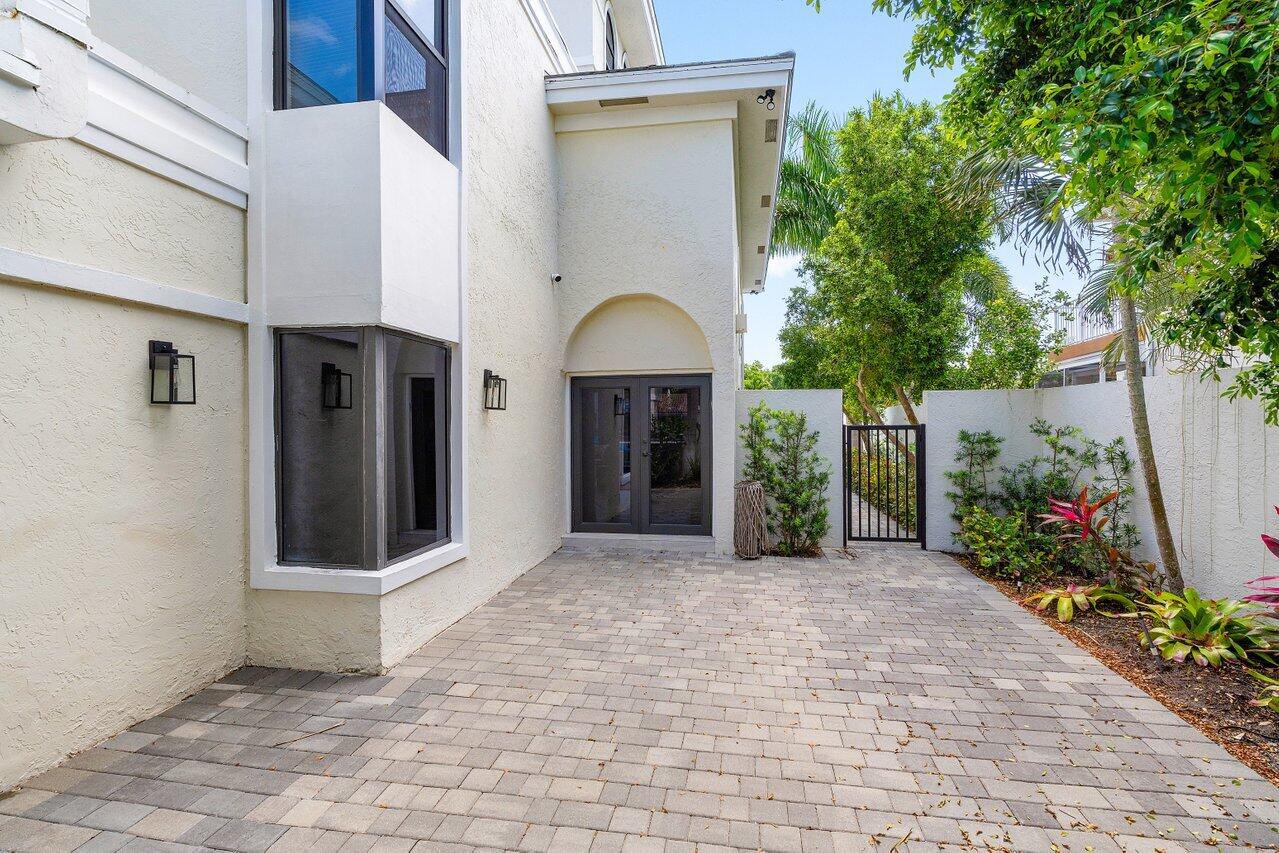 1536 Southwest 5th Avenue Boca Raton, FL 33432 - Photo 6 of 37 a view of a entrance of the house
