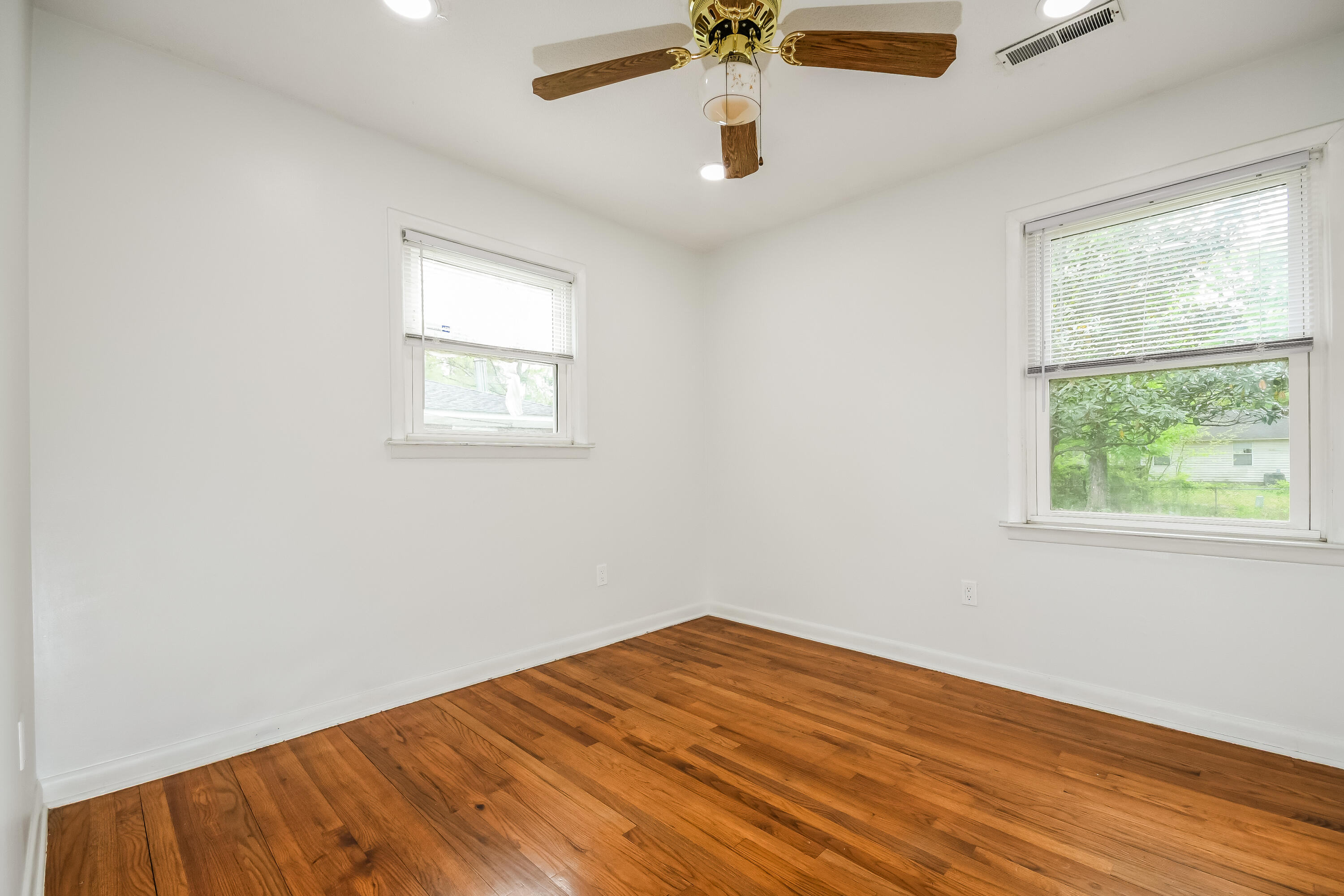 2373 Otranto Road North Charleston, SC 29406 - Photo 12 of 16 13-photo-Bedroom-a71e1663-8b24-4925-b21c