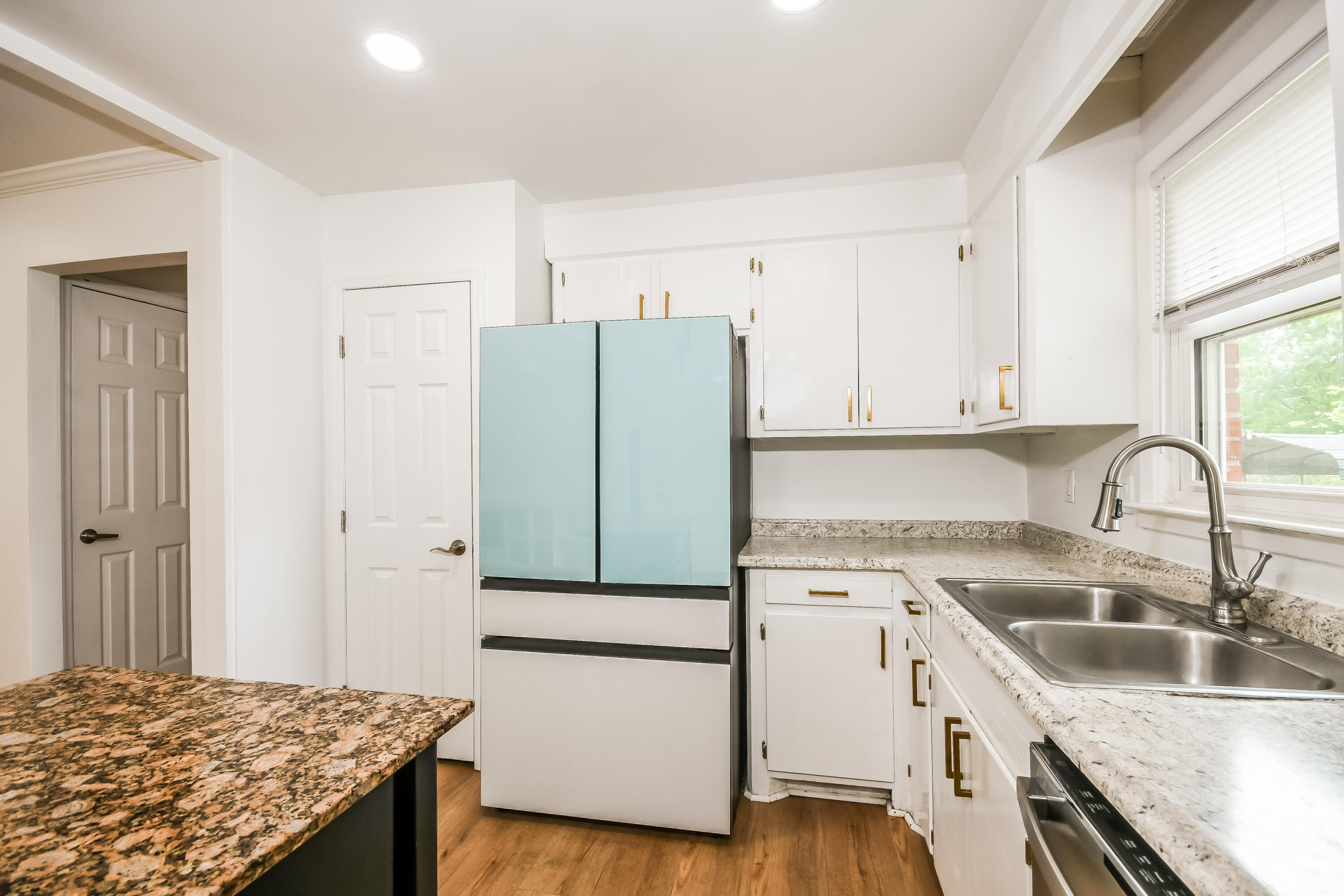 2373 Otranto Road North Charleston, SC 29406 - Photo 6 of 16 7-photo-Kitchen-91ac21fb-e232-473f-9918-