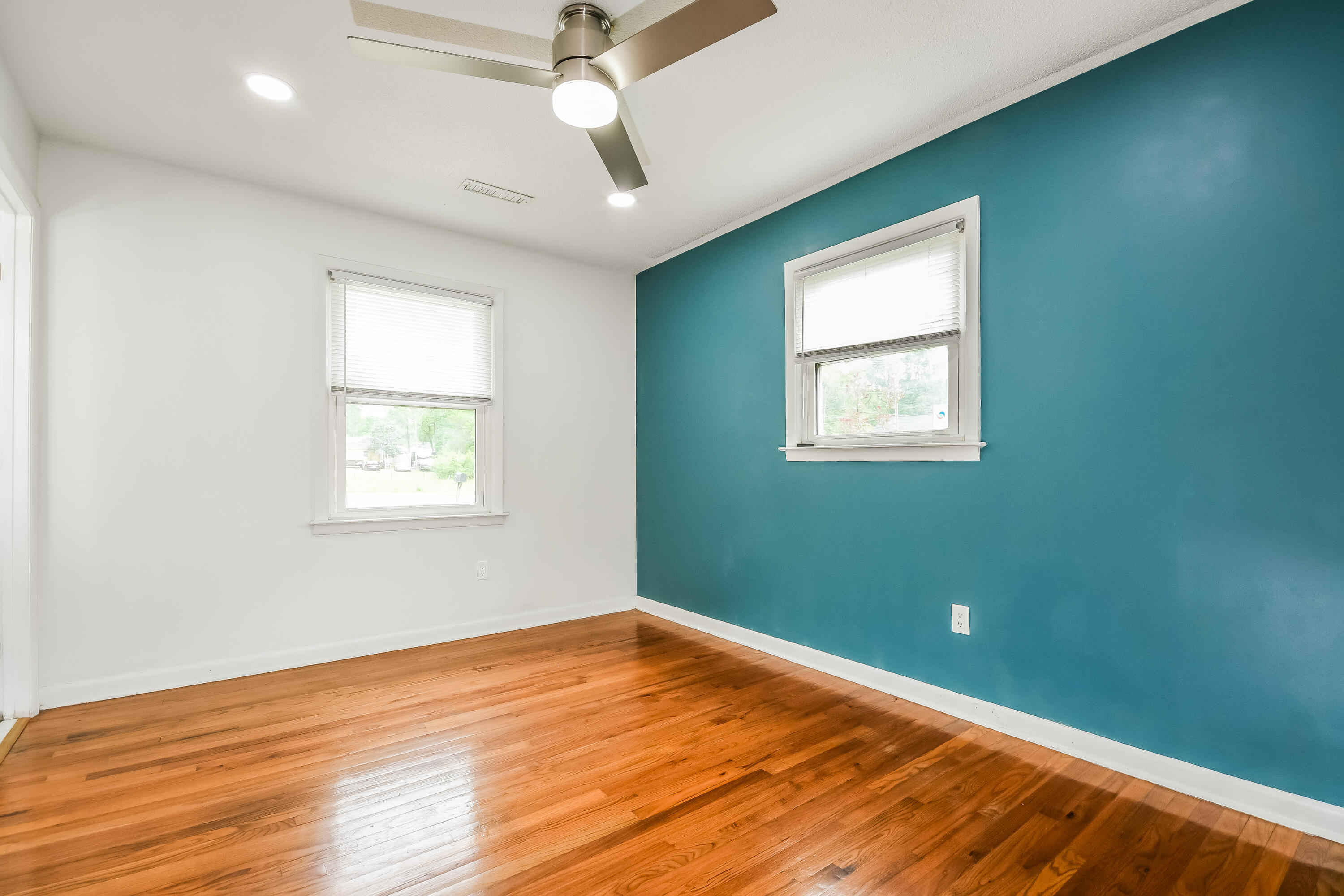 2373 Otranto Road North Charleston, SC 29406 - Photo 7 of 16 8-photo-Primary-Bedroom-72a788bc-db86-48