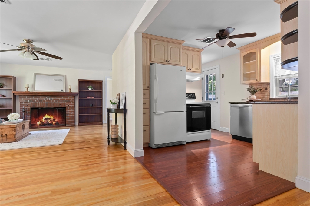 27 May Street Marblehead, MA 01945 - Photo 8 of 34